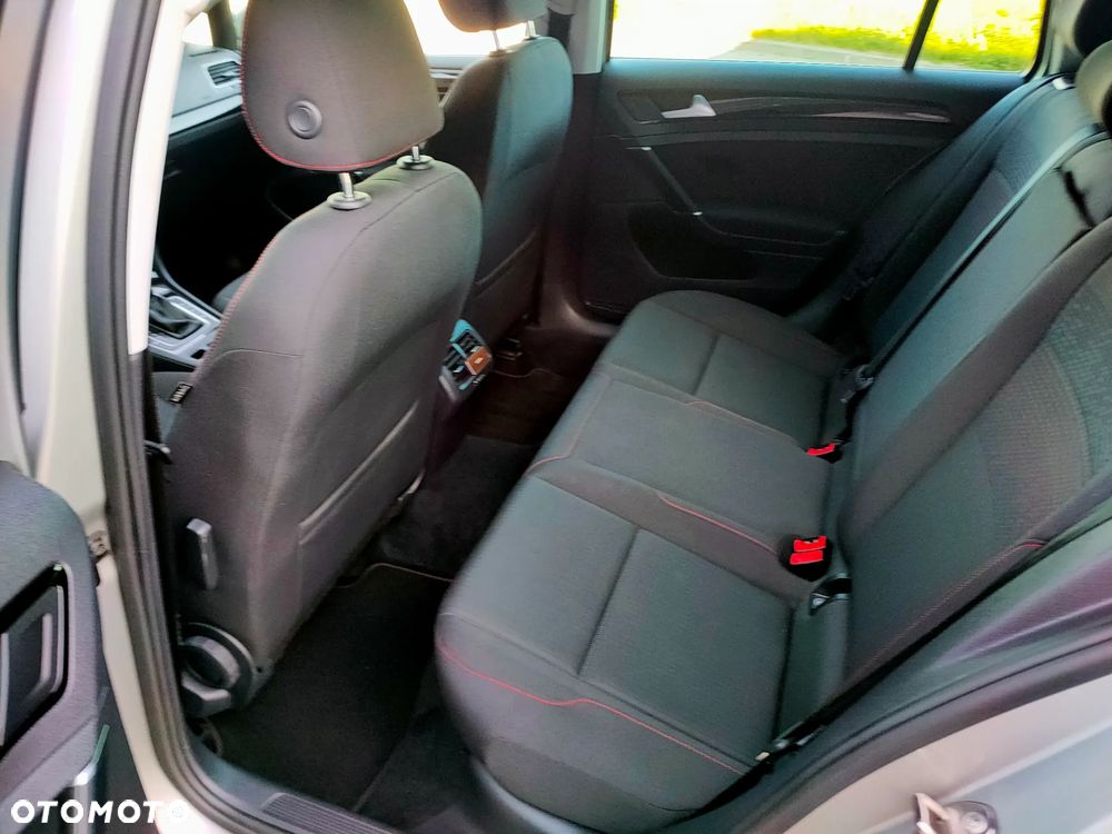 Volkswagen Golf - 9