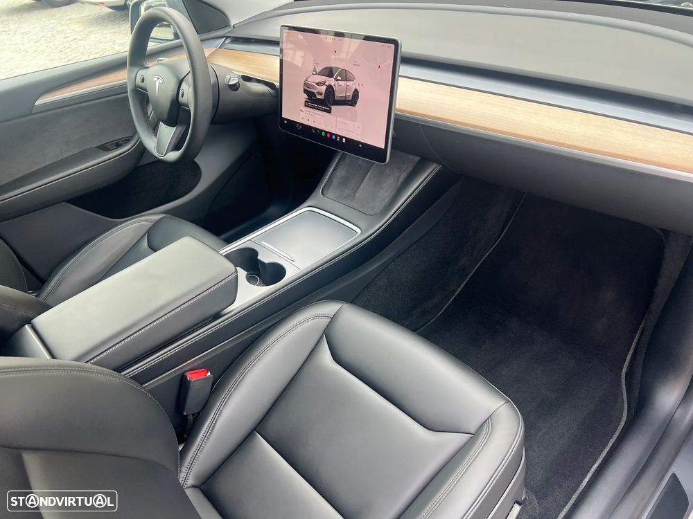 Tesla Model Y Performance Dual Motor AWD - 13