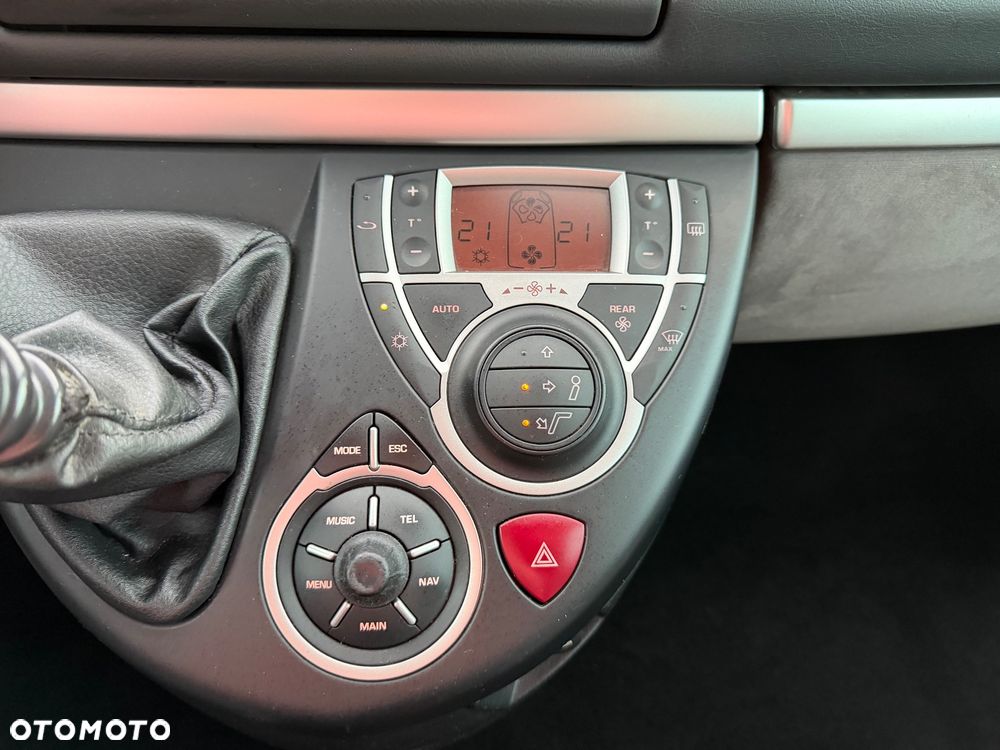 Peugeot 807 HDi 135 Platinum - 23