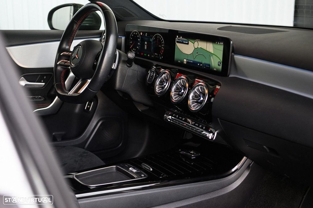 Mercedes-Benz A 250 e AMG Line - 23
