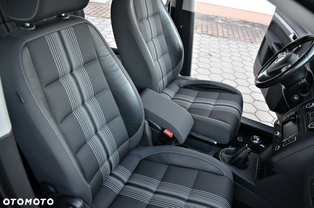 Volkswagen Touran - 24