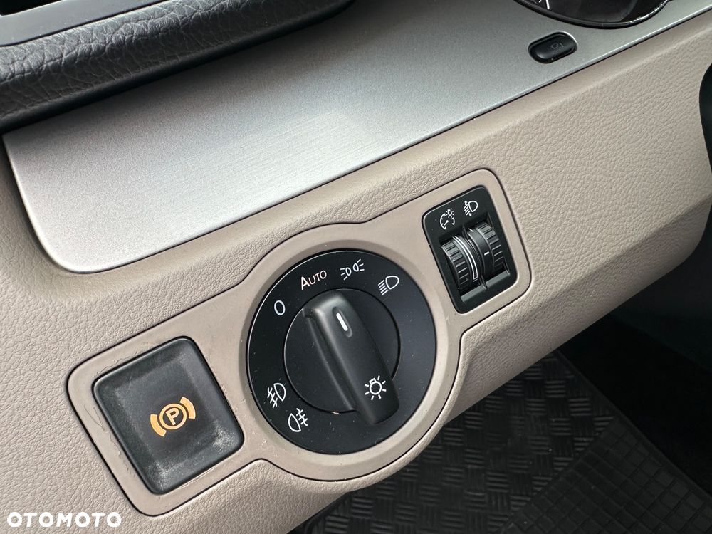 Volkswagen Passat Variant 1.8 TSI Highline - 17