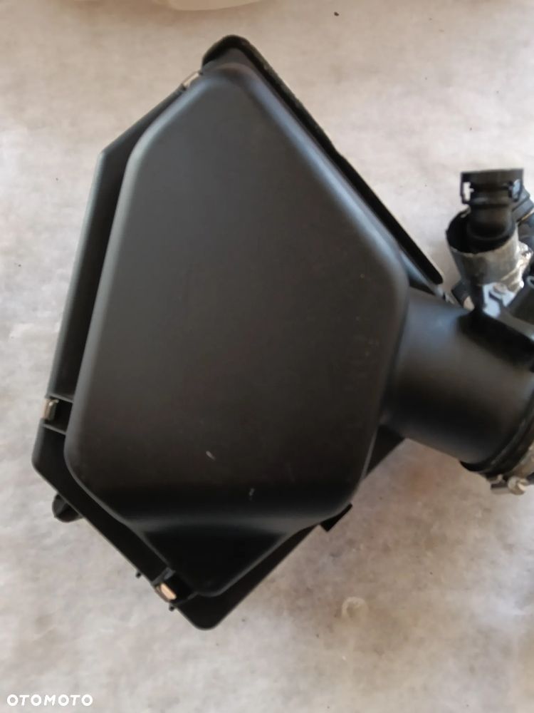 OBUDOWA FILTRA POWIETRZA REZONATOR BMW F20 F22 F30 F33 F36 8601682 8601678 BENZYNA - 2
