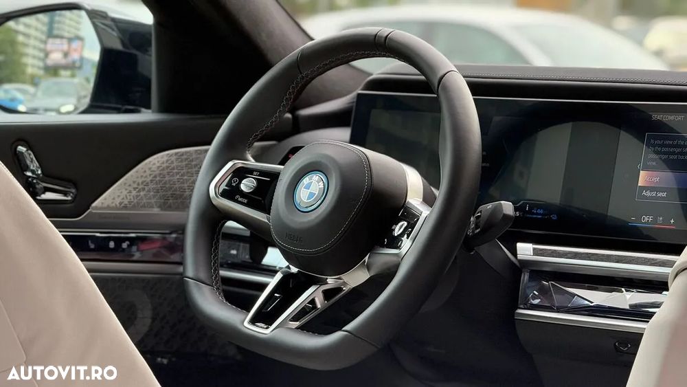 BMW M7 M760e xDrive AT PHEV - 32