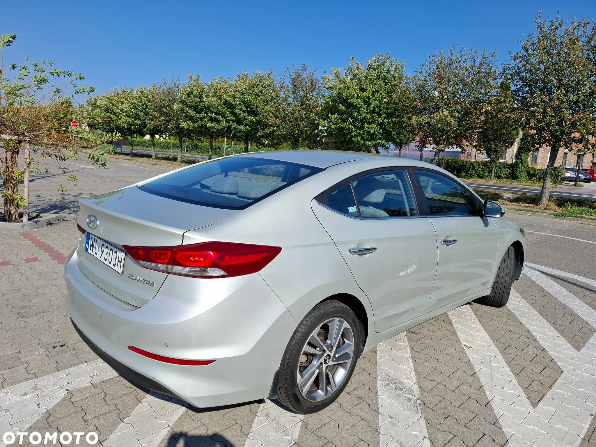 Hyundai Elantra 1.6 CRDi BlueDrive Comfort DCT - 16