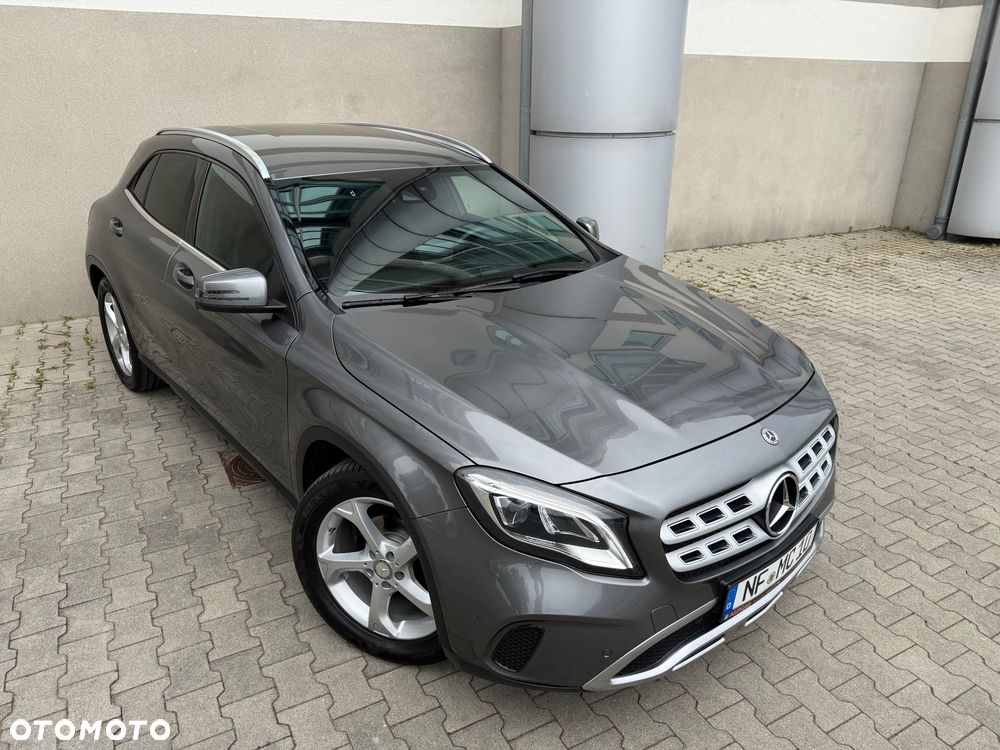 Mercedes-Benz GLA 180 7G-DCT Peak Edition - 11