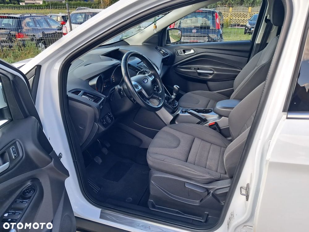 Ford Kuga 2.0 TDCi 2x4 Titanium - 14