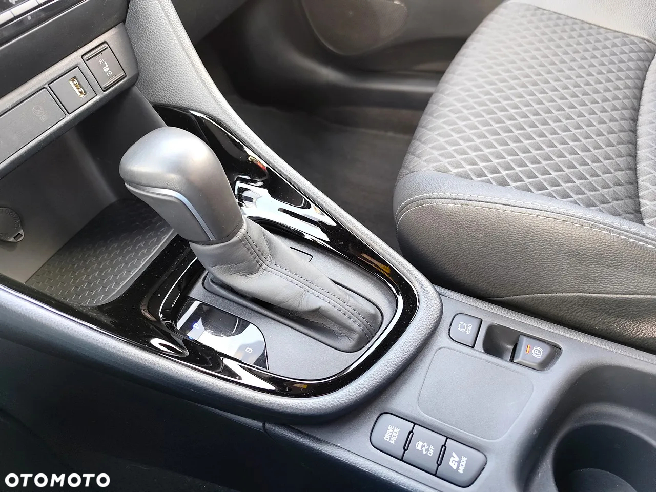 Toyota Yaris Hybrid 1.5 Premiere Edition - 20