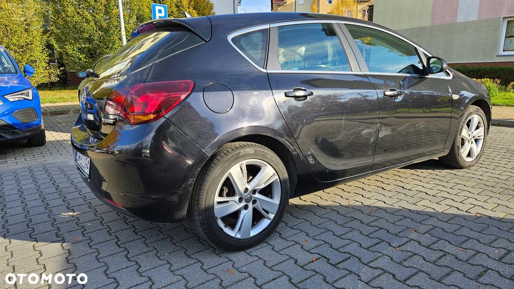 Opel Astra 2011 photo 3