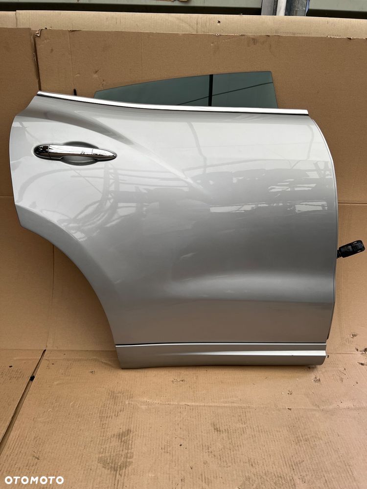 MASERATI LEVANTE DRZWI TYLNE PRAWE KOMPLETNE