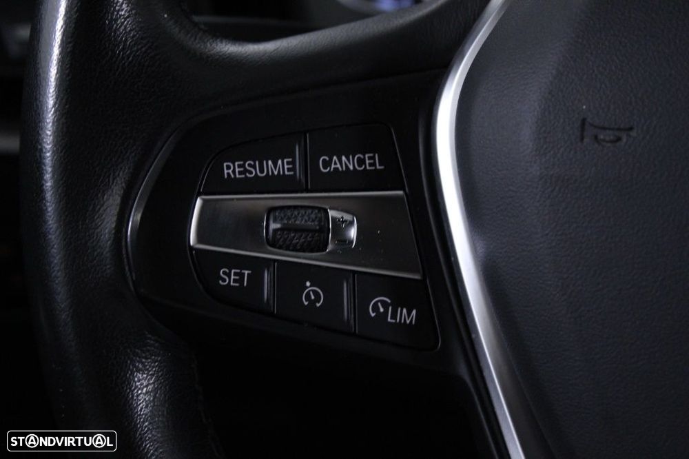 BMW 330 e Touring Auto - 23