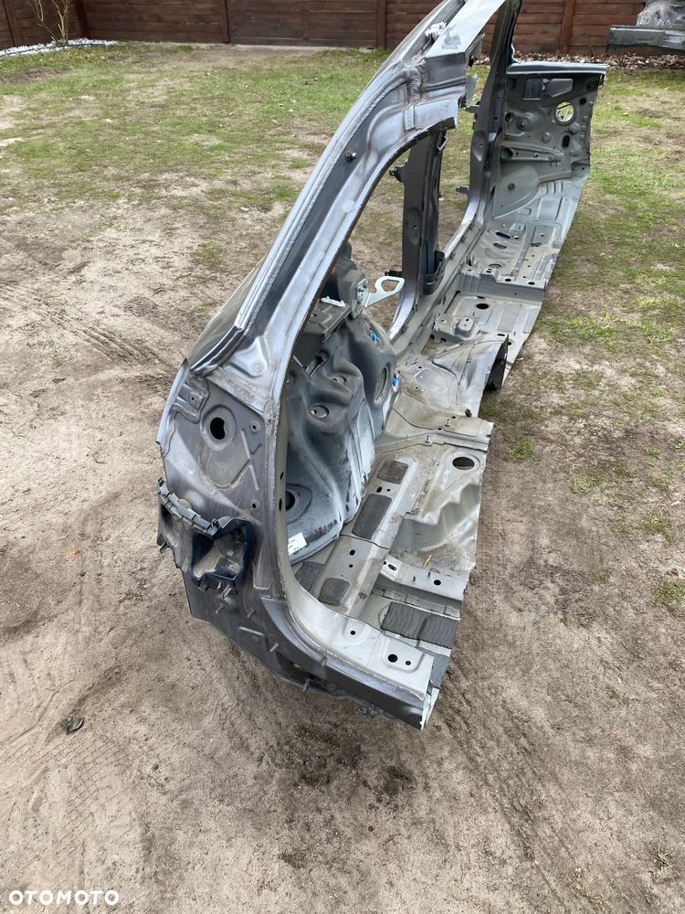 MERCEDES 177 slupek prog cwiartka prawy lewy caly bok 787 - 4