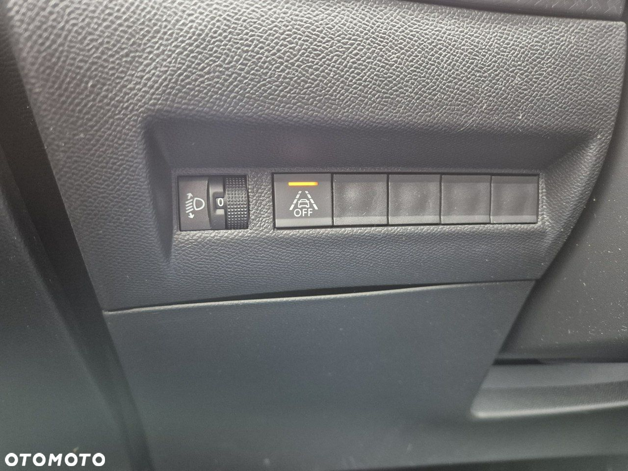 Peugeot 208 - 11