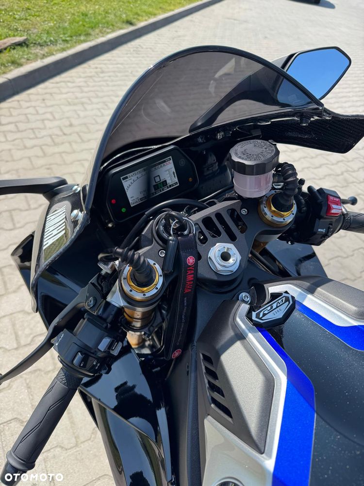 Yamaha R1 - 13
