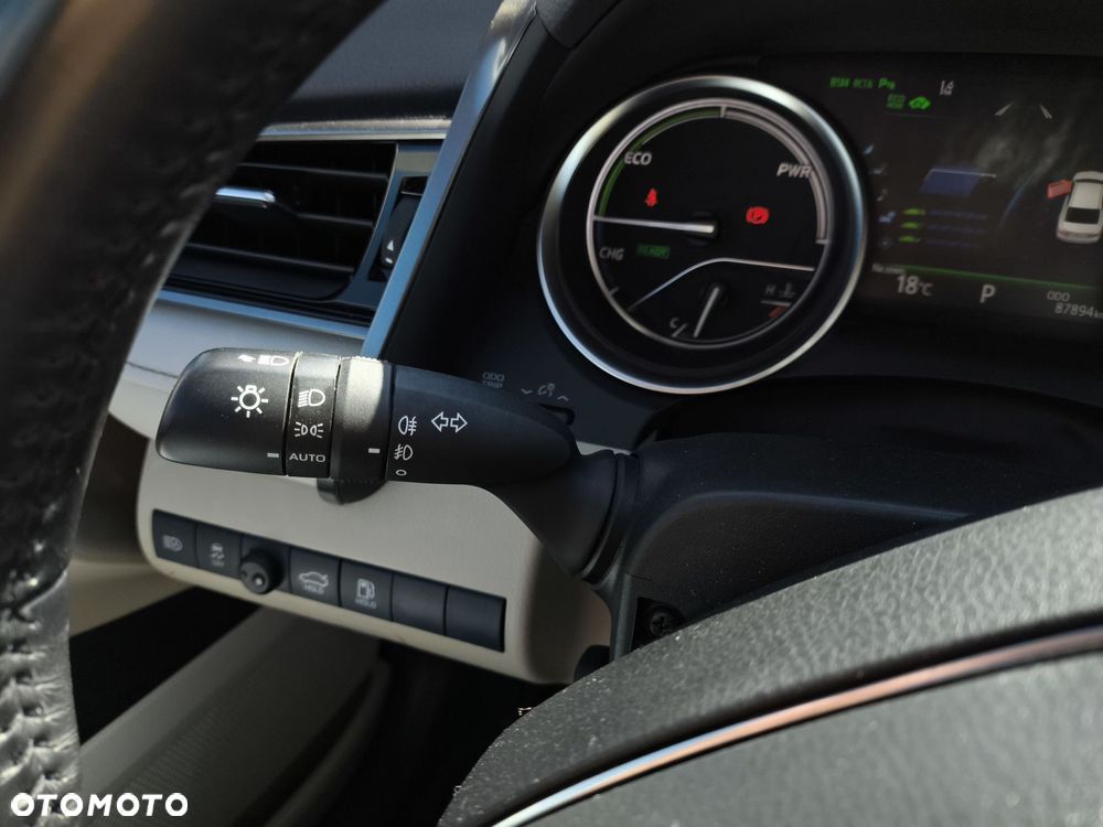 Toyota Camry 2.5 Hybrid Executive CVT - 24
