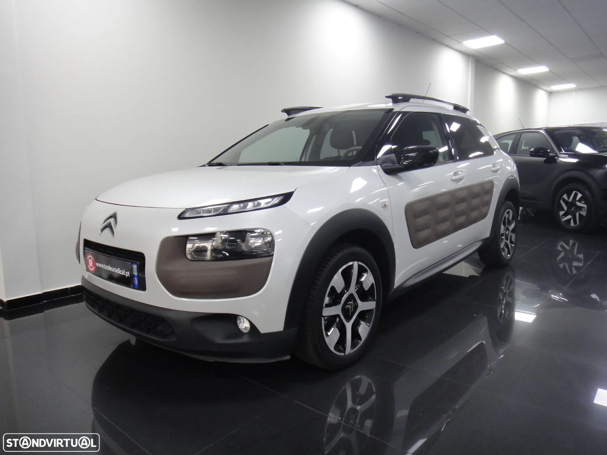 Citroën C4 Cactus 1.2 PureTech Shine - 1