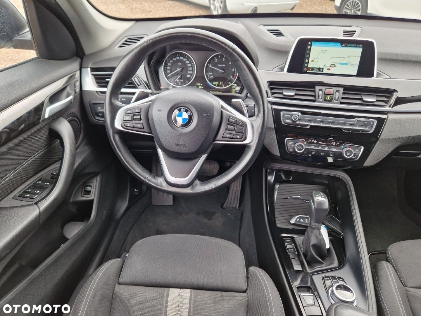 BMW X1 sDrive18d xLine sport - 18