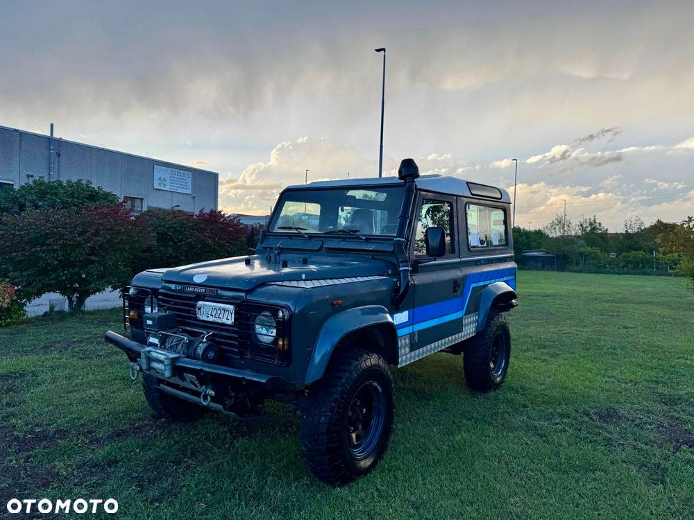 Land Rover Defender - 8