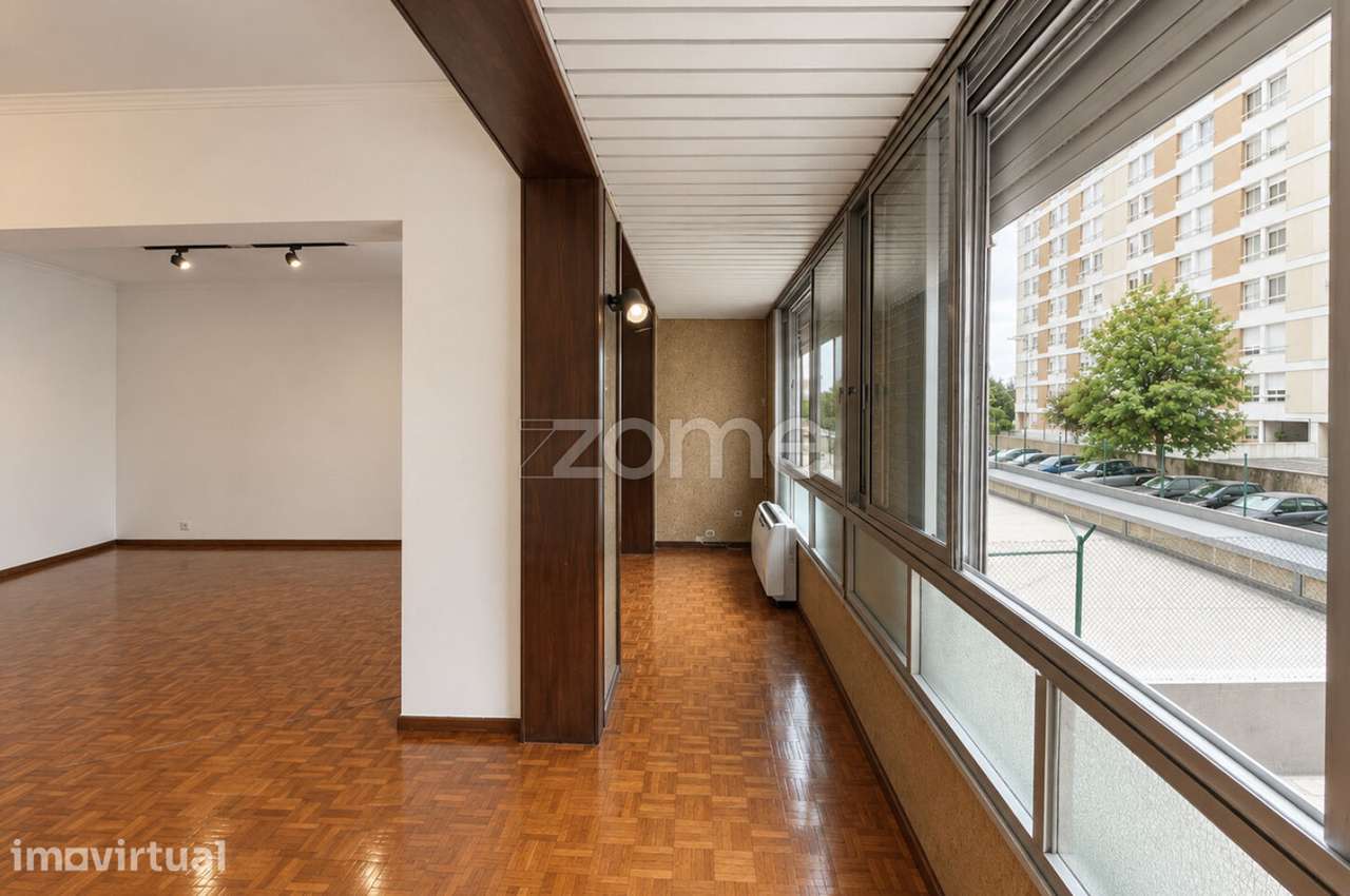 T3 Luminoso com suíte, Estacionamento e Arrecadação I Portela - Grande imagem: 4/37