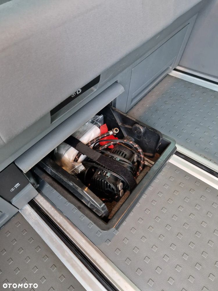 Volkswagen Multivan - 25