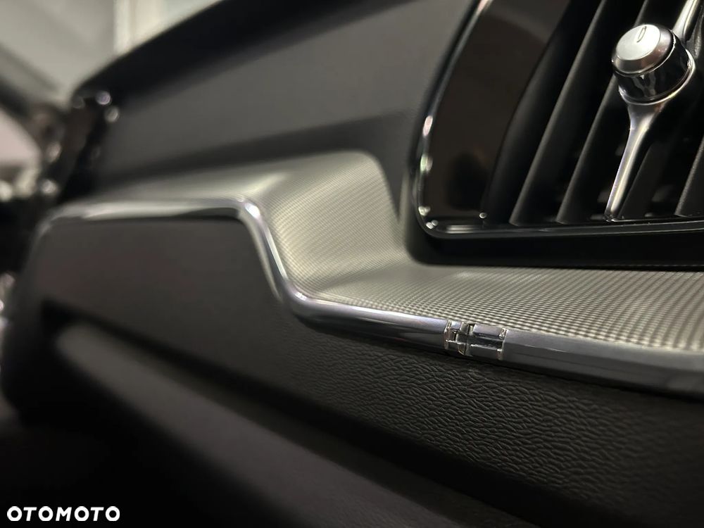 Volvo XC 60 B4 B Plus Dark - 37
