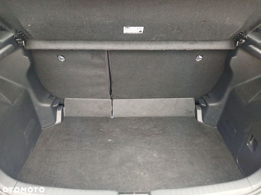 Toyota Yaris Hybrid 1.5 Style - 12