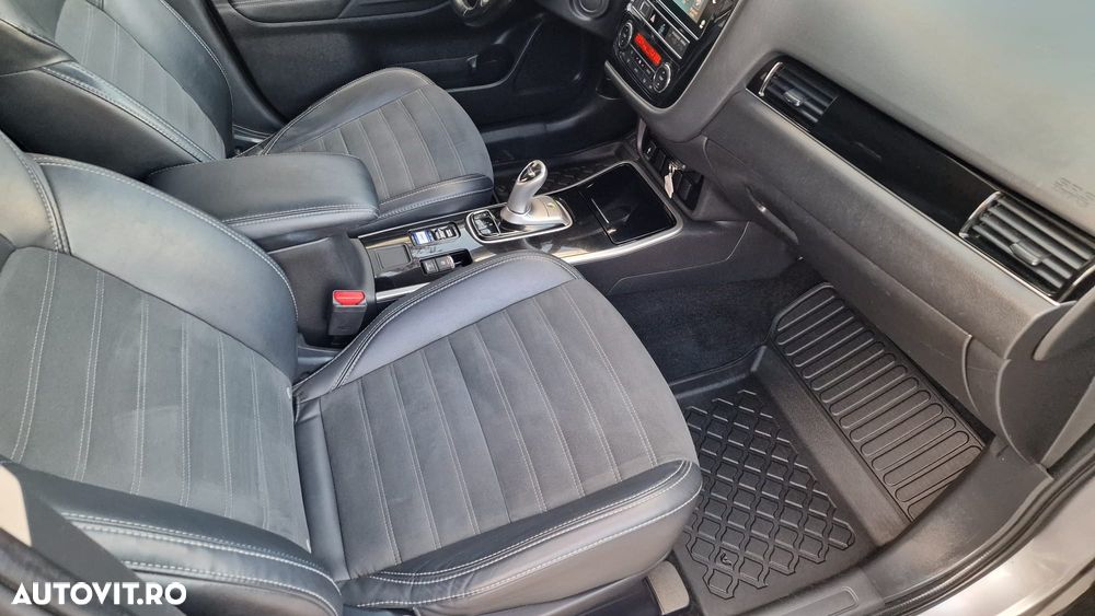 Mitsubishi Outlander 2.4 4WD Diamant+ - 25