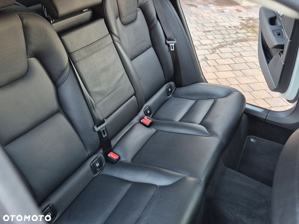 Volvo S90 D4 SCR Momentum Pro - 25