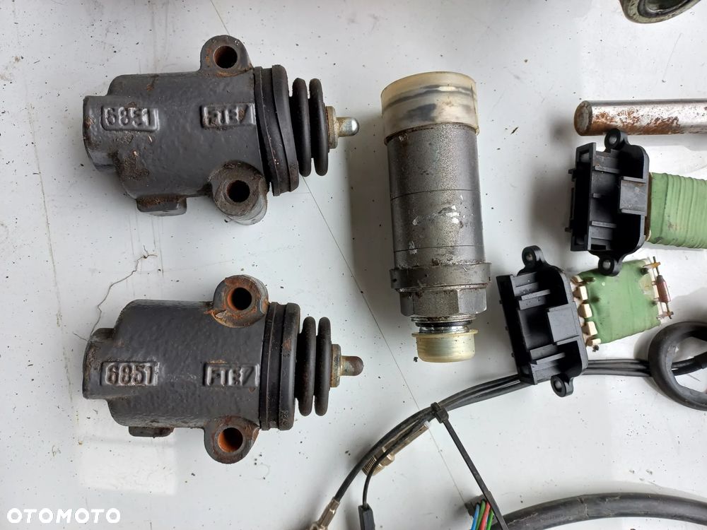 Części Agco Valtra,Massey,Fendt Obudowa PTO M934152220300,koło zębate,ACV079246A,SIŁOWNIK TUZA,OGNIBENE,ACV3867420,ACX2728610,4293088M1,CZUJNIK PALIWA,ACX2728590,10911060,0046106100000,934152221020,przekładnia czołowa,filtr kabinowy,acw2380980.acw1481500,chłodnica wody,ACV0303150. - 5