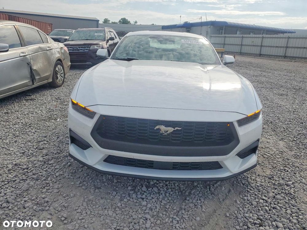 Ford Mustang - 3