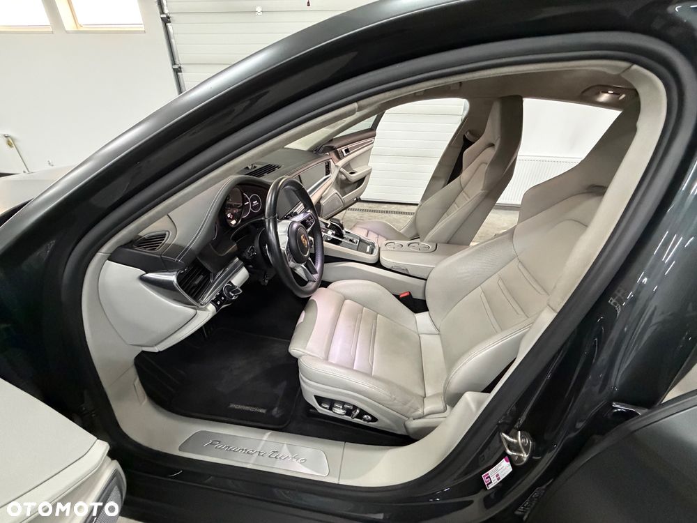 Porsche Panamera Turbo - 20