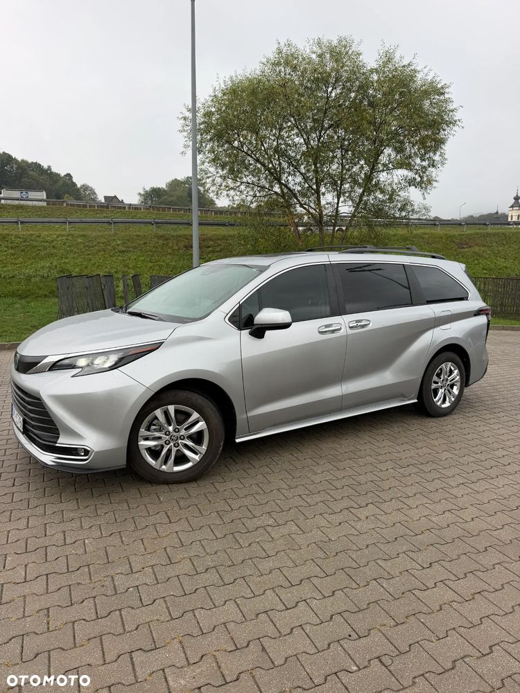 Toyota Sienna - 2