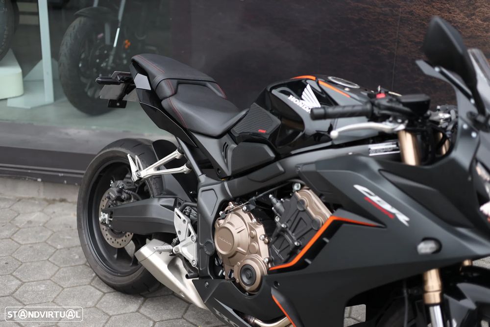 Honda CBR 650R - 11