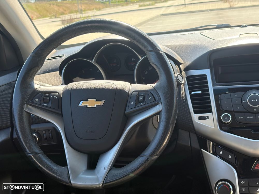 Chevrolet Cruze 1.6 LS - 24