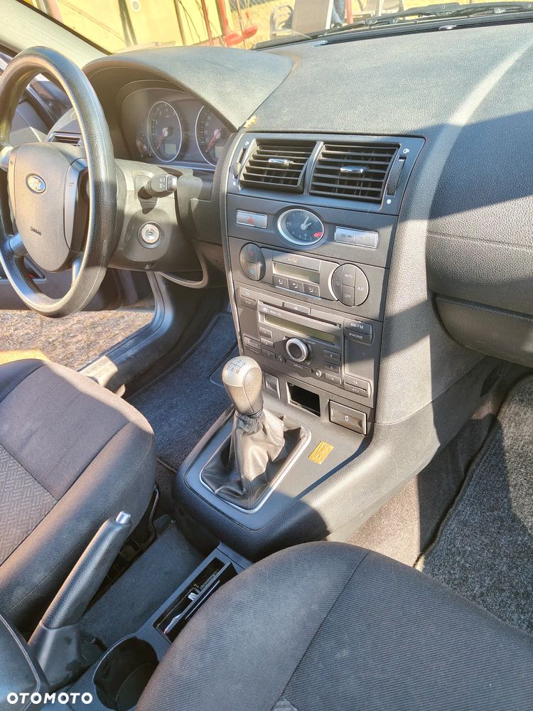 Ford Mondeo 1.8 Ambiente - 9
