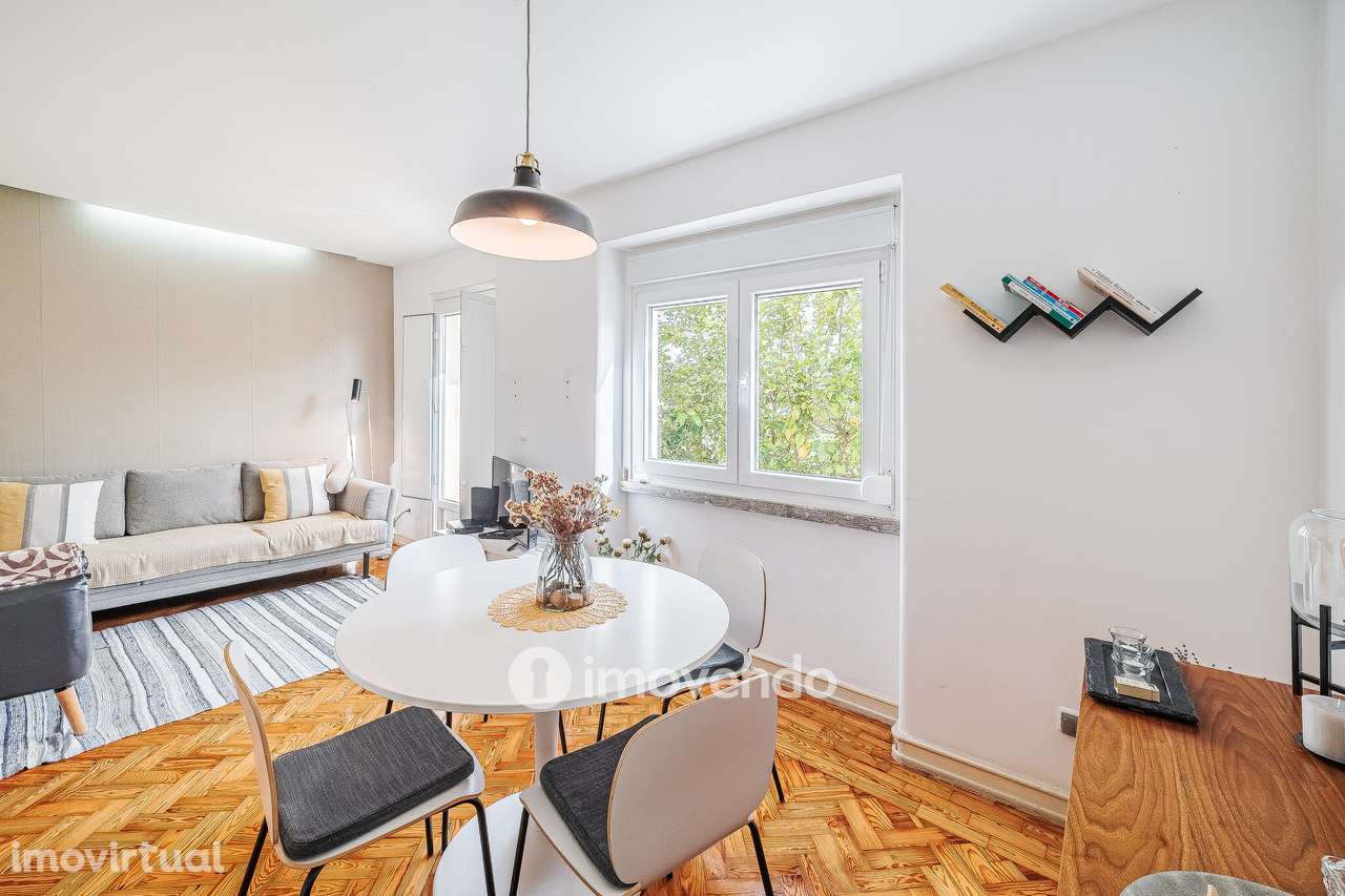 Apartamento T1 exclusivo, com logradouro, no centro de Benfica - Grande imagem: 4/44