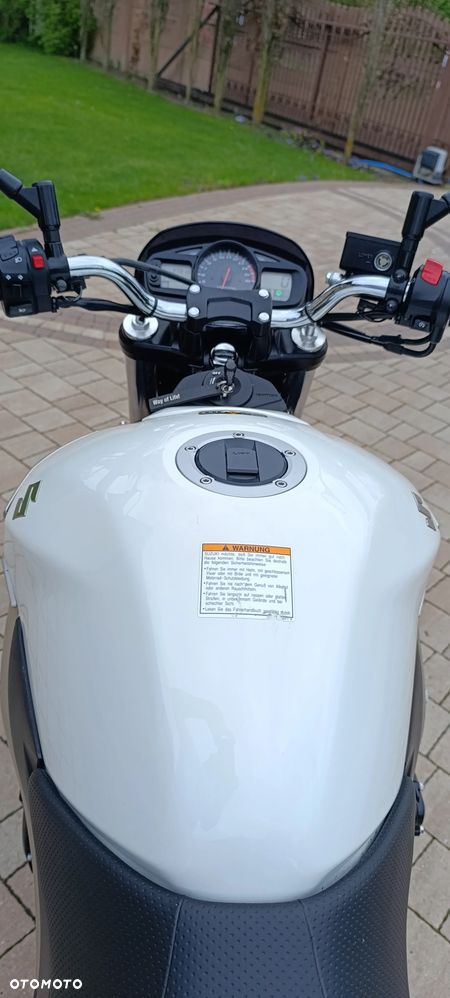 Suzuki GSR - 10