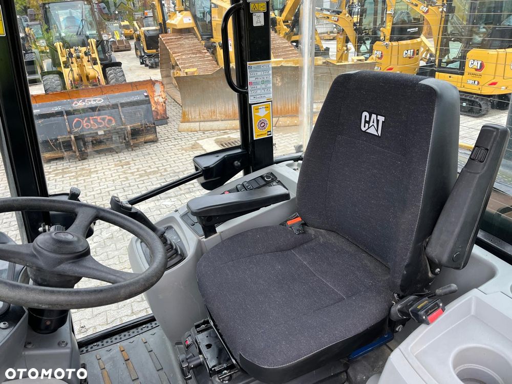 Caterpillar 908M CAT 906 JAK NOWA 1600h rok 2020 - 19