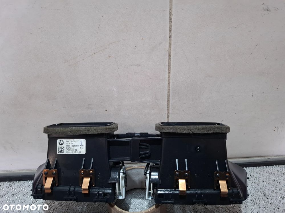 Kratki nawiewu w deskę środkowe BMW 2 F45 2015 rok nr 9262955 - 4