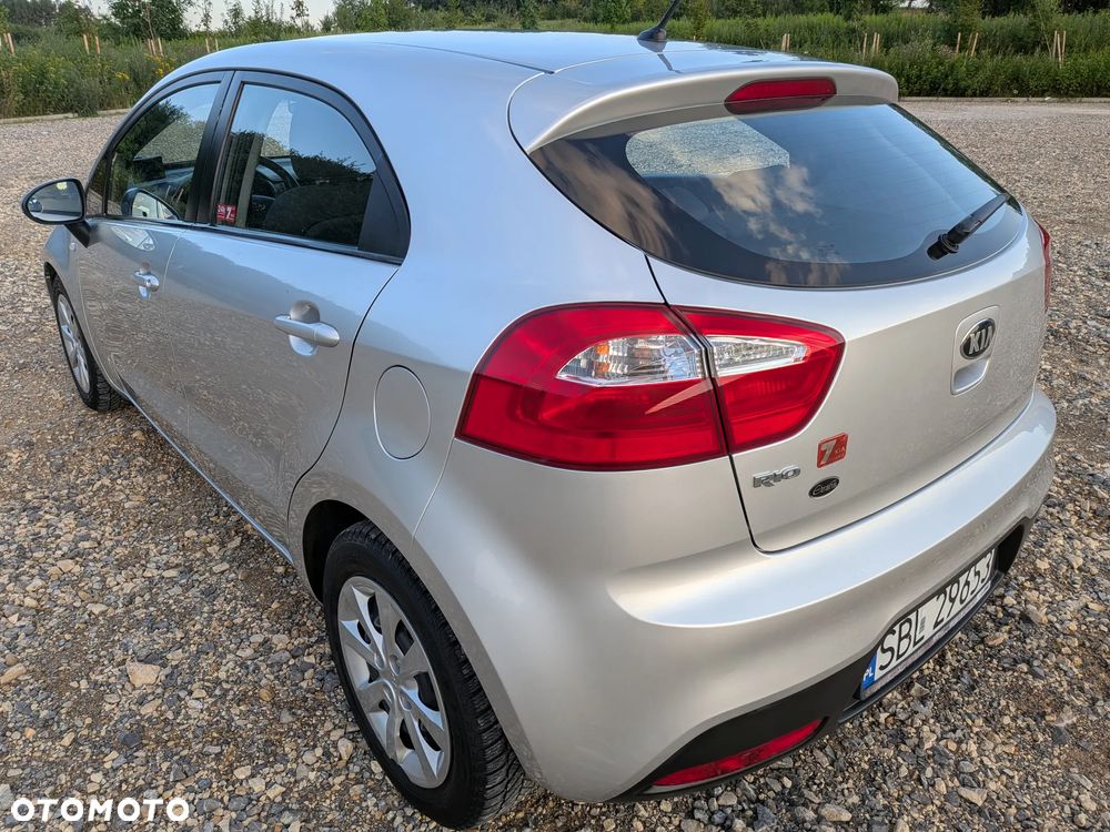 Kia Rio 1.2 L - 22