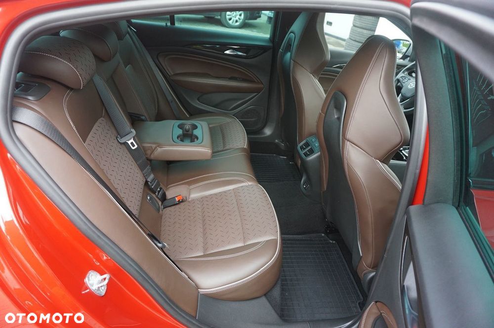 Opel Insignia 2.0 T 4x4 GSi + S&S - 26