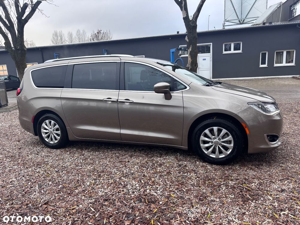 Chrysler Pacifica - 3