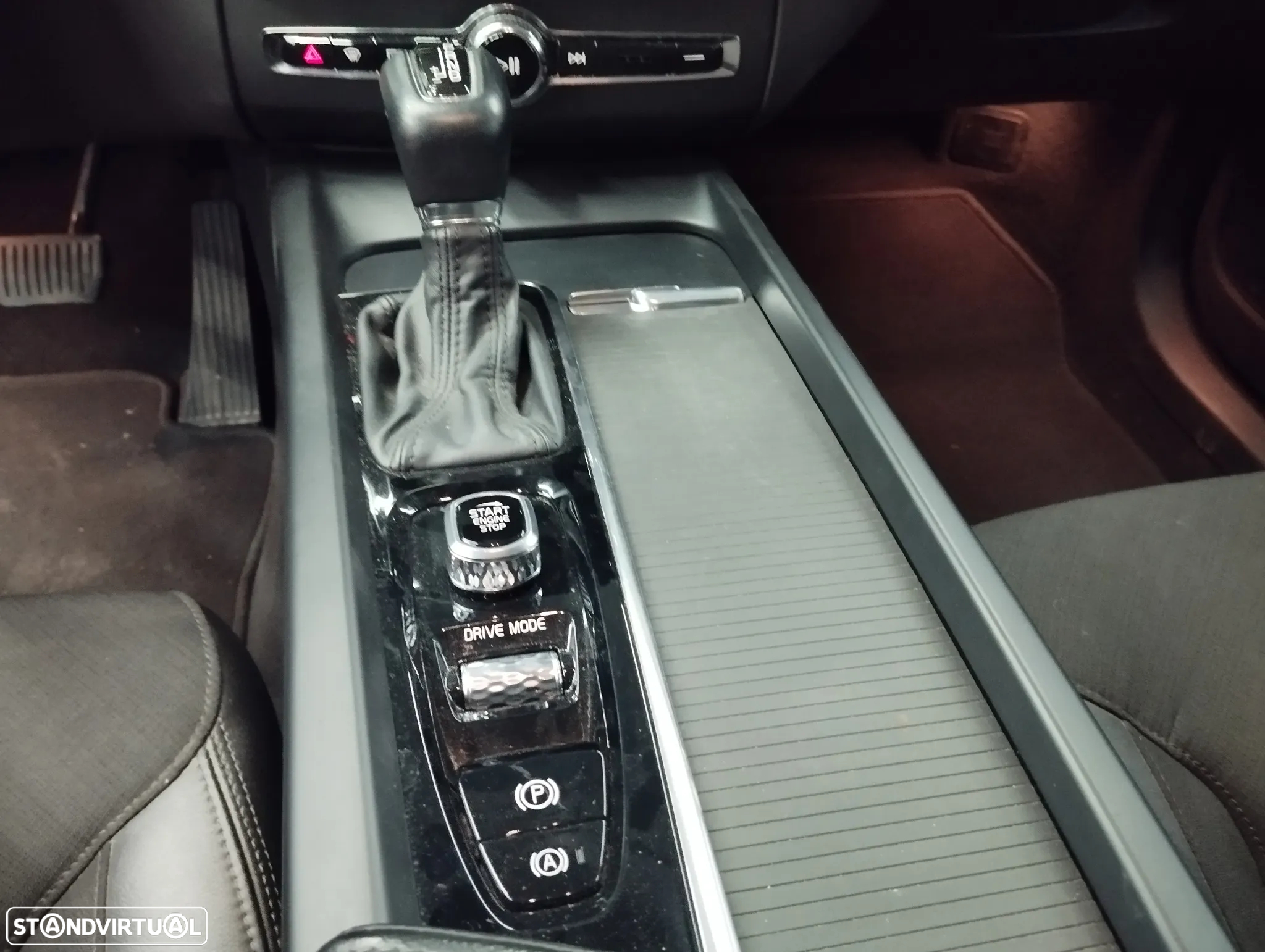 Volvo XC 60 2.0 D4 Momentum Plus Geartronic - 29