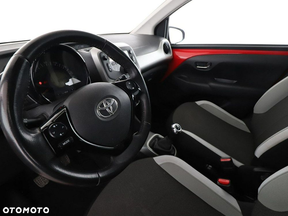 Toyota Aygo x-play - 15