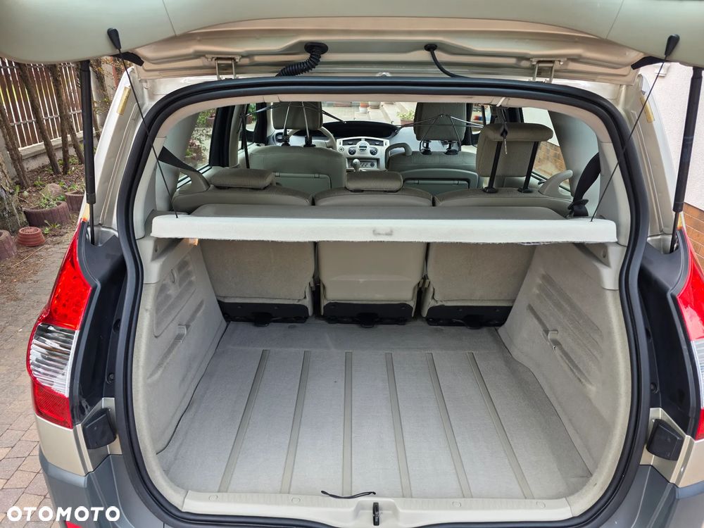 Renault Scenic 1.6 16V Luxe Privilege - 12