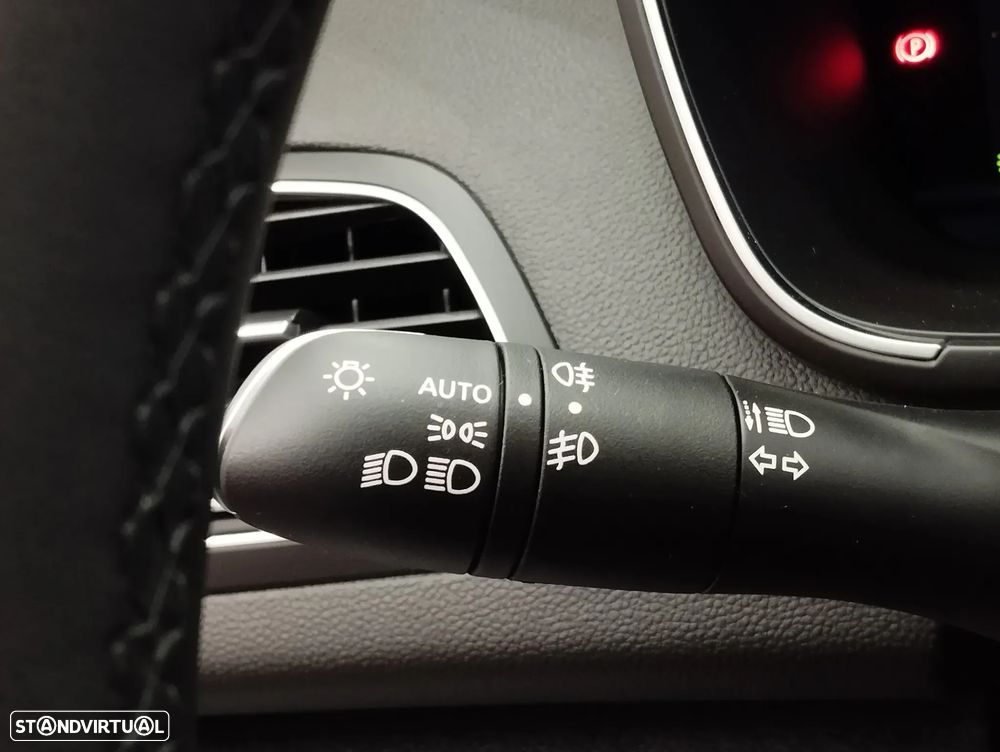 Renault Mégane Sport Tourer 1.6 E-Tech Plug-In Limited - 19