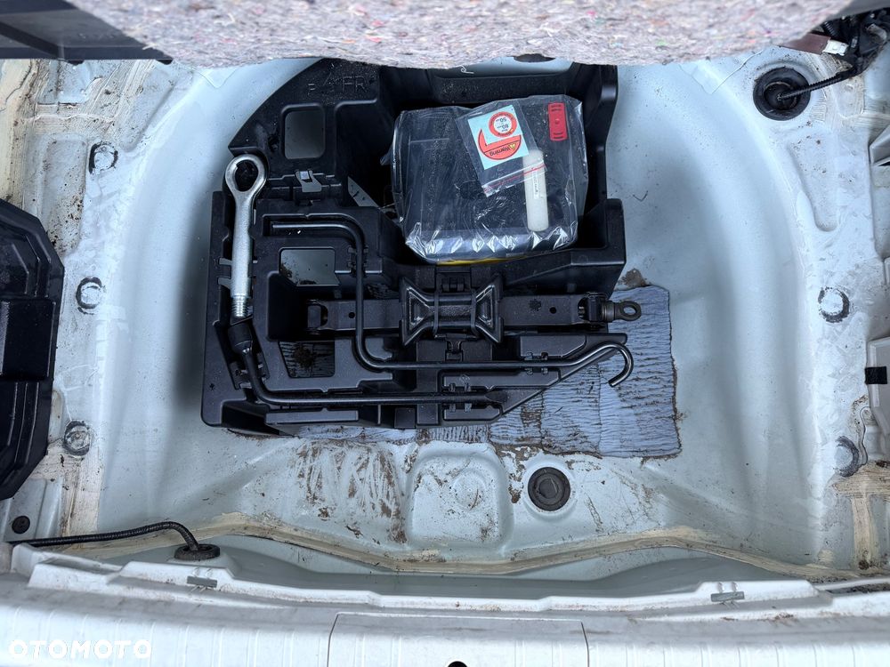 Toyota Prius 1.8 HSD Premium - 25