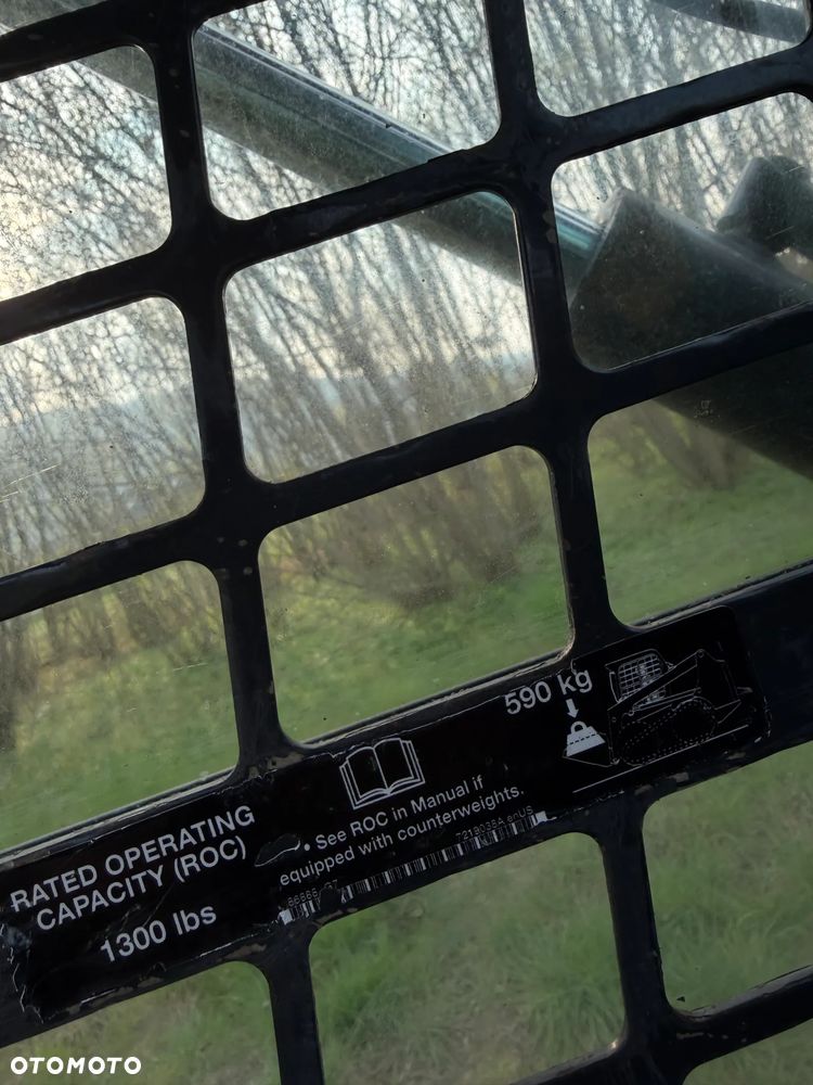 Bobcat S450 ładowarka 4x4 wózek terenowy. Łyżka. Pełne sterowanie z dżojstika jazda i praca. Aktualne serwisy DEKRA 2026r. Dokumentacja Pełna. Silnik Kubota 4cyl 55km. Maszyna Jak Nowa z Salonu! Pochodzi z Norweskiego Gospodarstwa! 2019 rok 1880 mtg! Zero luzów i wycieków. Bardzo mocna i wydajna maszyna o małych gabarytach! Idealna do stajni oraz Budownictwa. OKAZJA TANIO 3 wyjścia Hydrauliczne pod urządzenia!! - 26