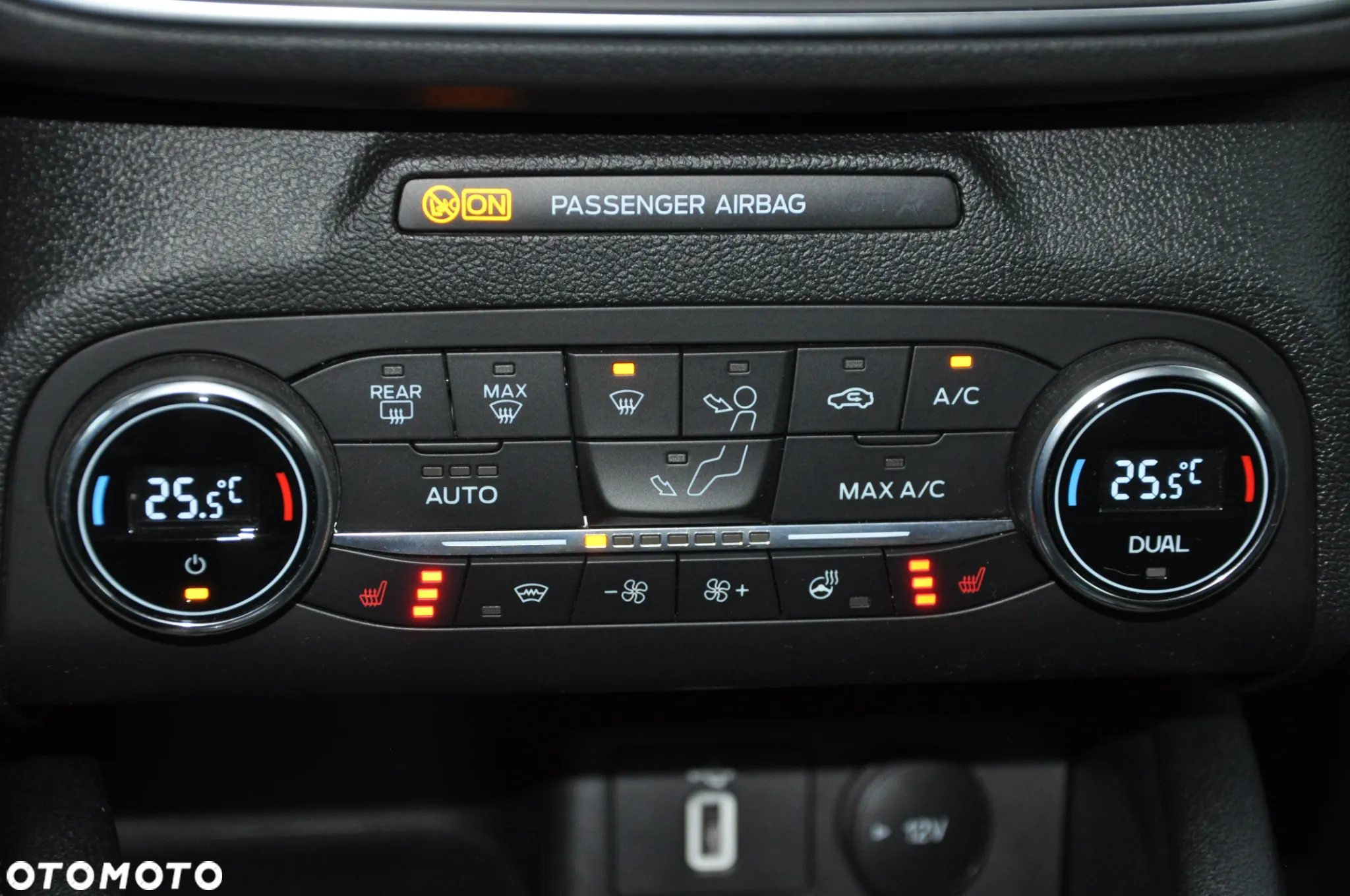 Ford Focus - 36