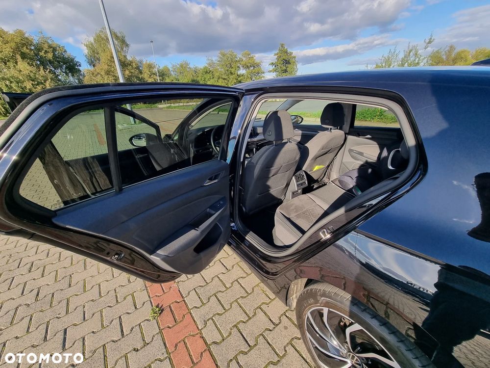 Volkswagen Golf VIII 1.5 eTSI EVO Style DSG - 6